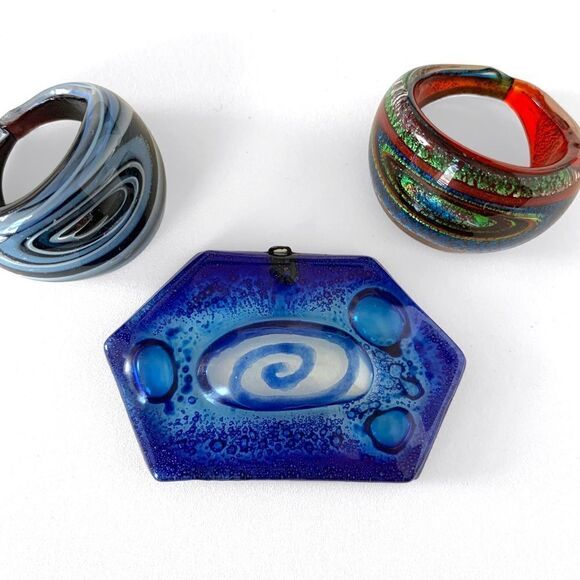 Hand Blown Glass Rings and Pendant - Picture 3 of 6